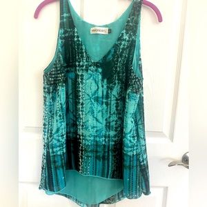 Beautiful blouse, different colors of green. Details in pic. Fully lined. Size L